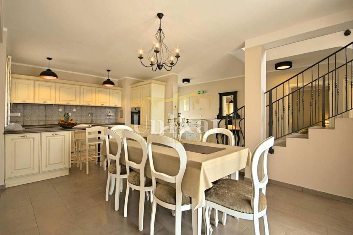 Casa con piscina vicino a Poreč